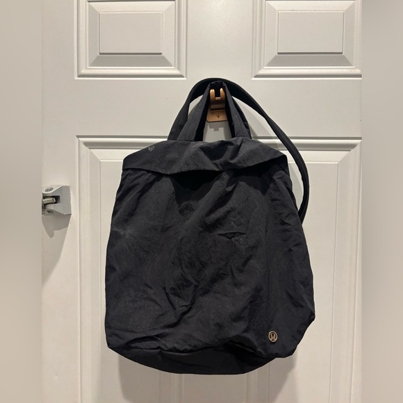 Lululemon On My Level Bag 19L
Colour black - Picture 2 of 5